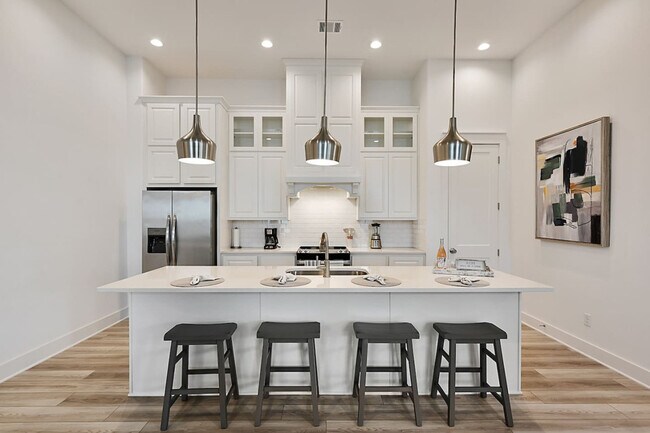 Foto del edificio - 5048 Mooney Fls Dr