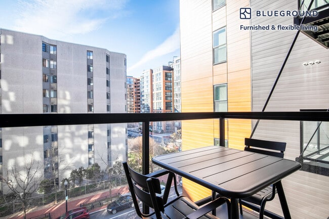 Foto del edificio - 1011 4th St NW