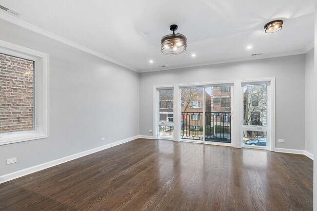Foto del edificio - 4634 S Langley Ave