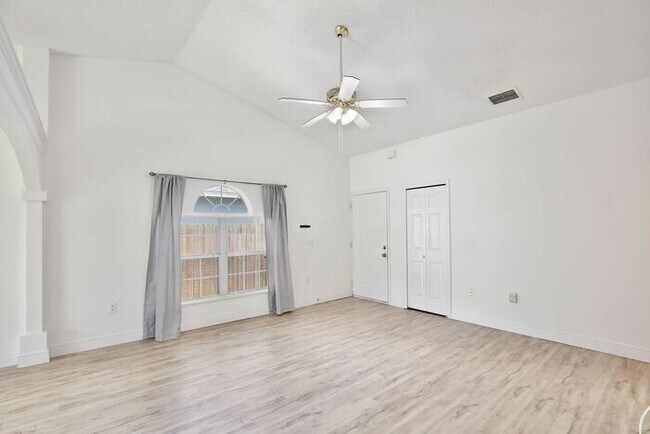 Building Photo - Beautiful 3/2 Home Recently Remodeled with...