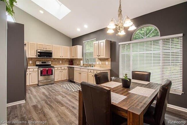 Foto del edificio - 130 Lakeshore Pointe Dr