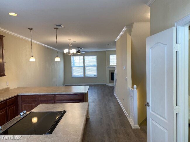 Building Photo - 3 br, 2.5 bath Townhome - 12812 King Street