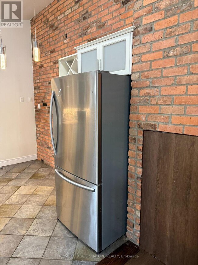 Building Photo - 25 Joseph St