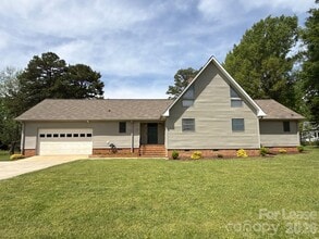 Building Photo - 110 Aqua Dr