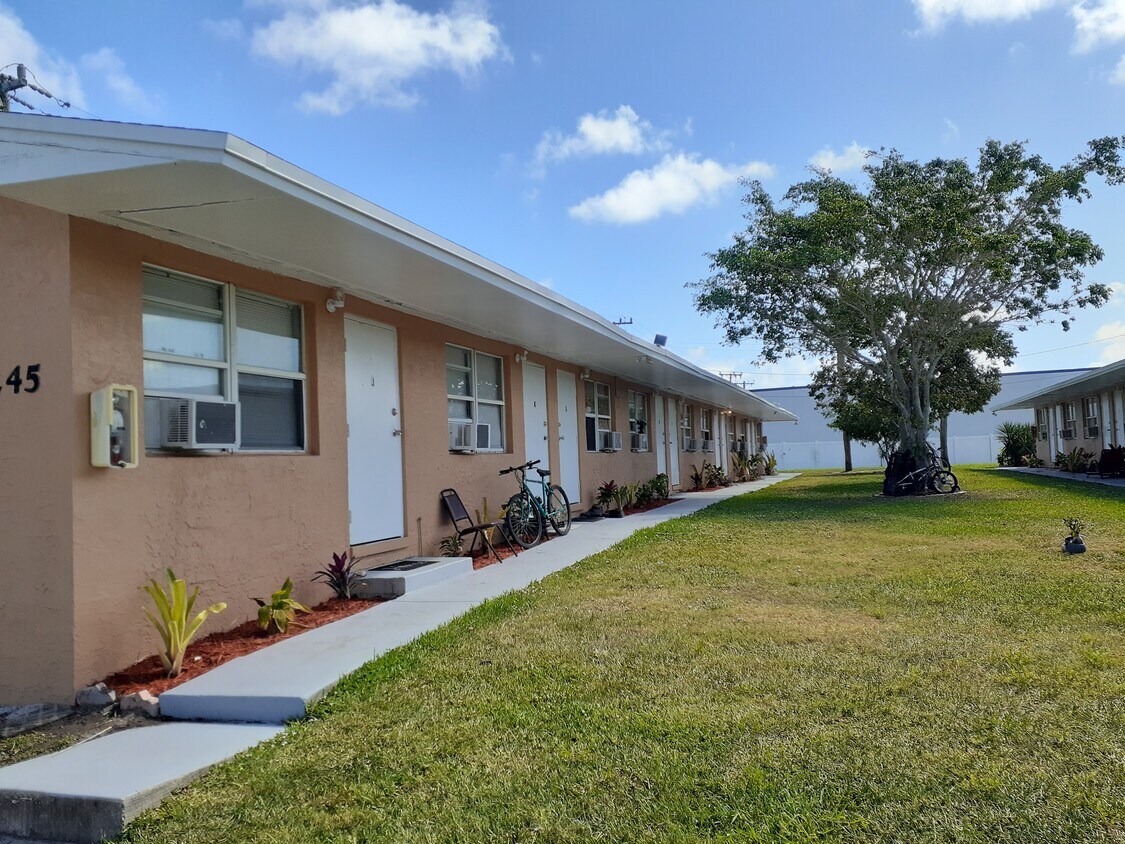 2255 NE Dixie Hwy, Jensen Beach, FL 34957 Apartments in Jensen Beach