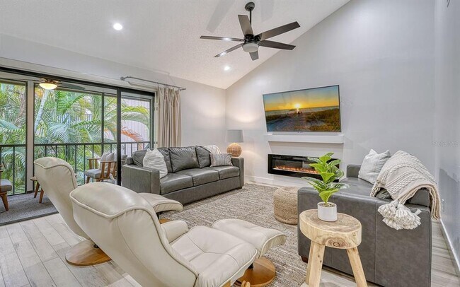 Foto del edificio - 1717 Pelican Cove Rd