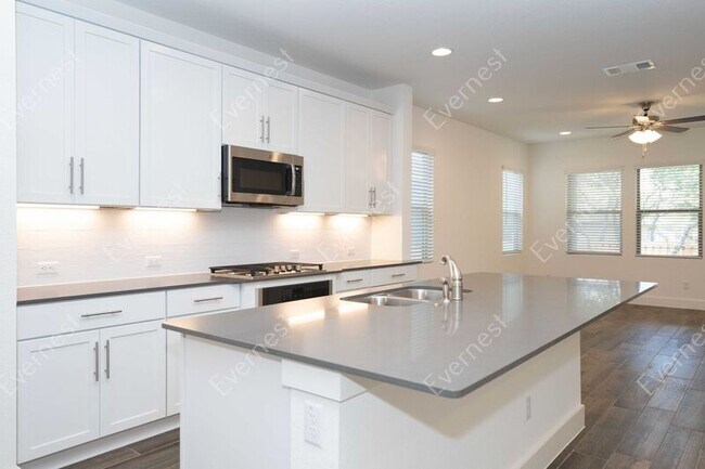 Foto del edificio - 2312 Ringstaff Rd
