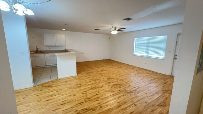 Foto del edificio - 2 Bedroom 2 Bath Duplex