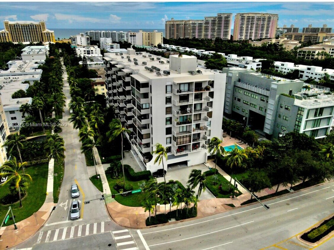 Primary Photo - 575 Crandon Blvd