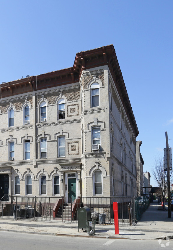 Primary Photo - 82 Saratoga Ave