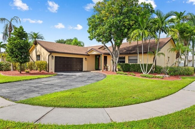Building Photo - 563 SW 169th Ave