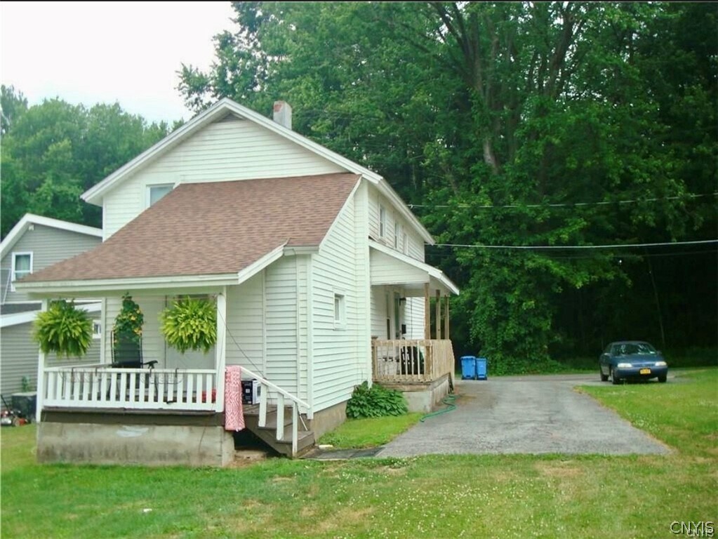 Primary Photo - 61 Seneca St