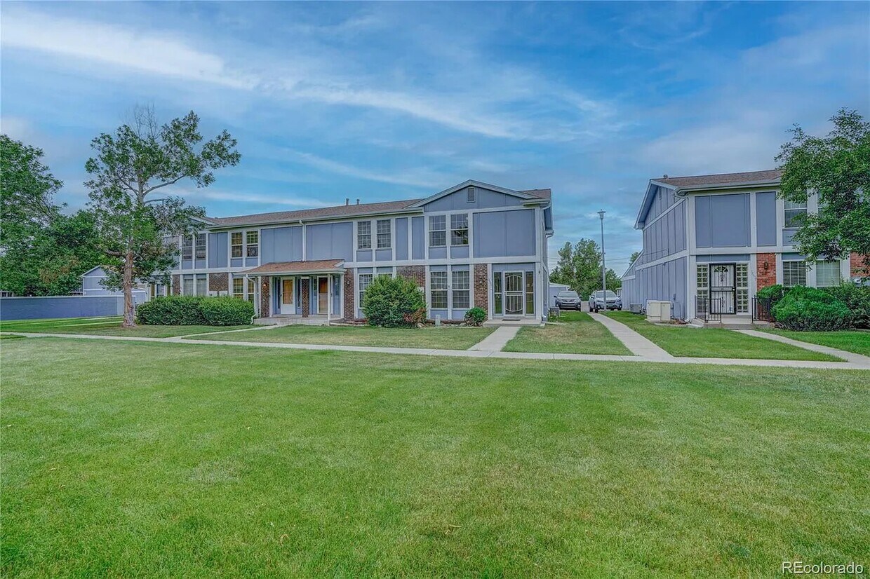 12020 E Canal Dr, Aurora, CO 80011 Townhome Rentals in Aurora CO