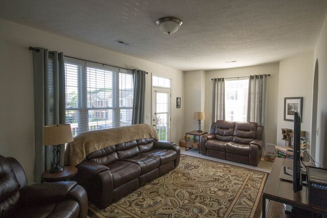 Building Photo - End Unit Townhouse With Garage and Unfinis...