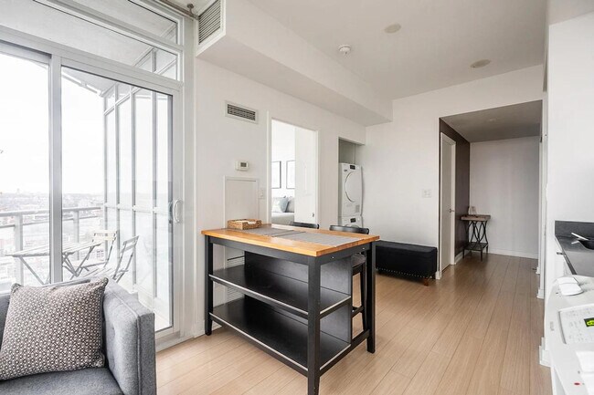 Building Photo - 480 Front St W