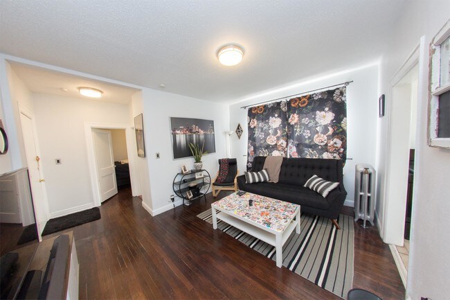 Building Photo - 484 Brainard St