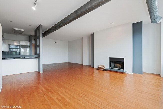 Building Photo - 2600 N Southport Ave