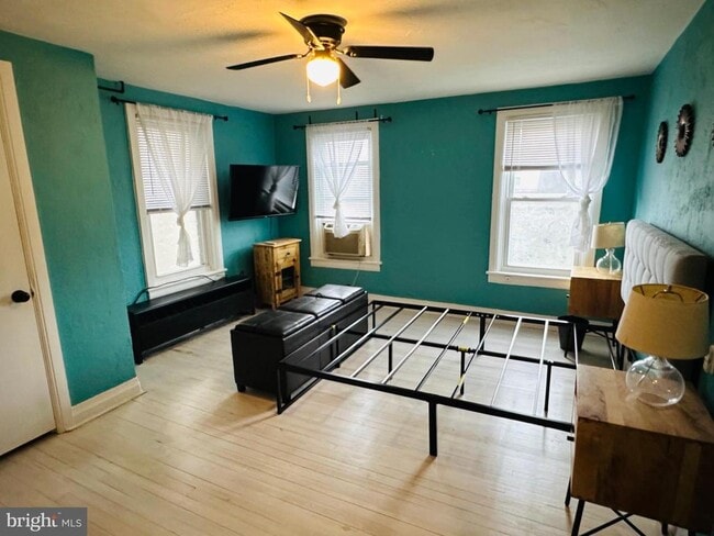 Building Photo - 236 E Middle St