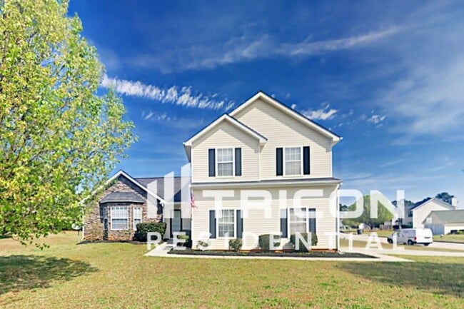 Building Photo - 1100 Village Oaks