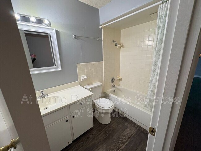 Foto del edificio - 728 E Walnut St
