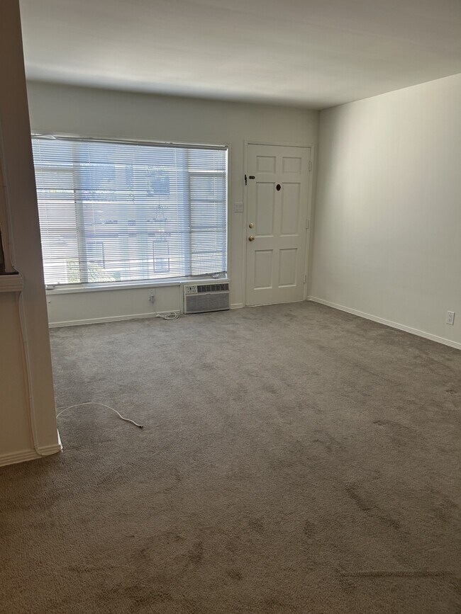 Living room - 4191 Dixie Canyon Ave