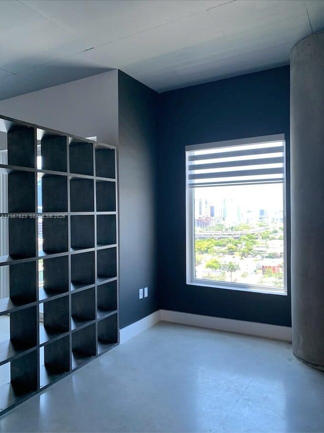 Building Photo - 10 SW South River Dr