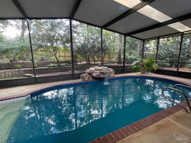 Building Photo - 5955 Hermitage Dr