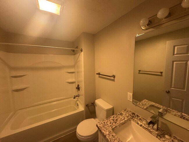 Foto del edificio - 1926 E Adams St