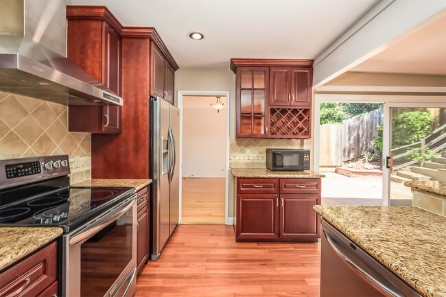 Photo - 1948 Oak Crest Dr House