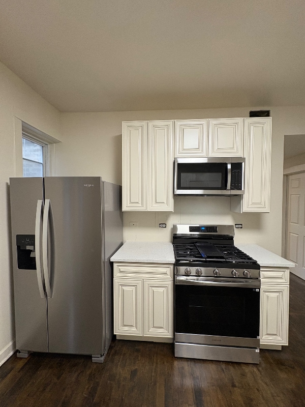Building Photo - 3547 W Dickens Ave