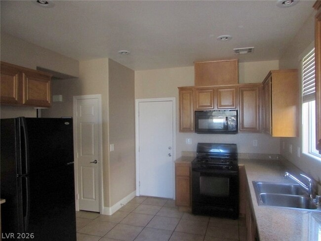 Building Photo - 548 Ivy Spring St