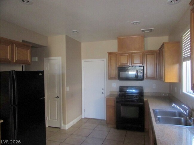 Foto del edificio - 548 Ivy Spring St
