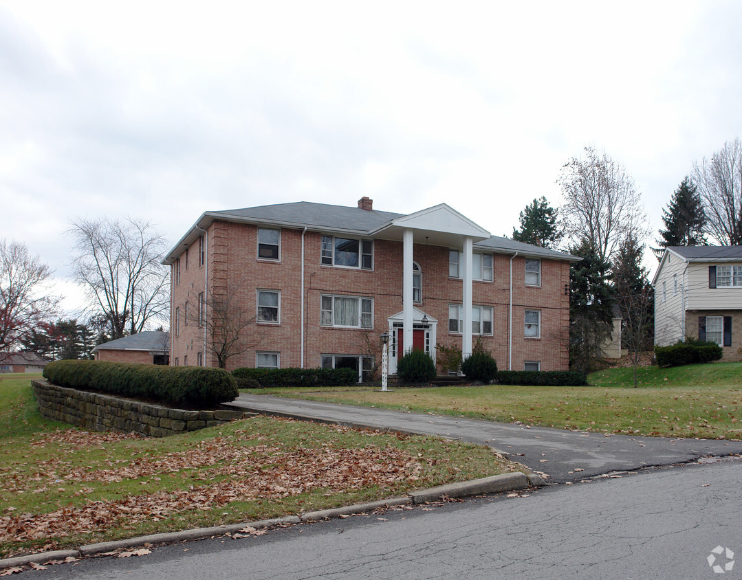 Primary Photo - 61 Green Bay Dr