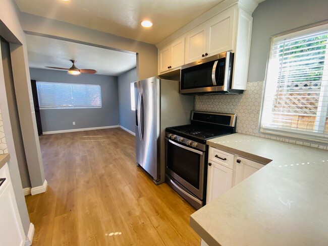 Building Photo - Lovely remodeled 3 bed 1 bath in Pacific B...