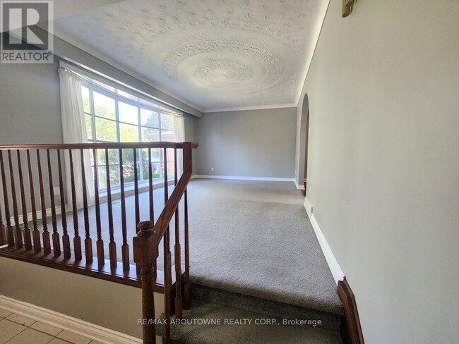 Building Photo - 64 Adel Dr