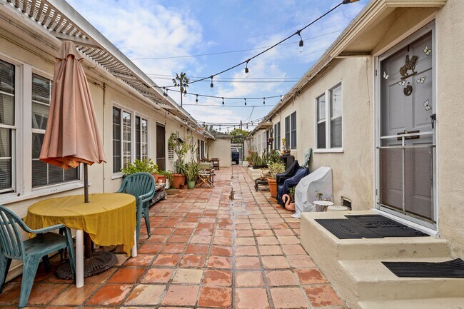 Building Photo - 1724 Abbot Kinney Blvd