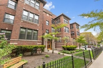 Building Photo - 7644 N Eastlake Terrace