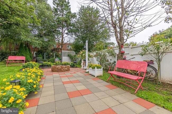 Building Photo - 321 Fountain St