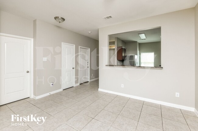 Foto del edificio - 6324 Trinity Creek Dr