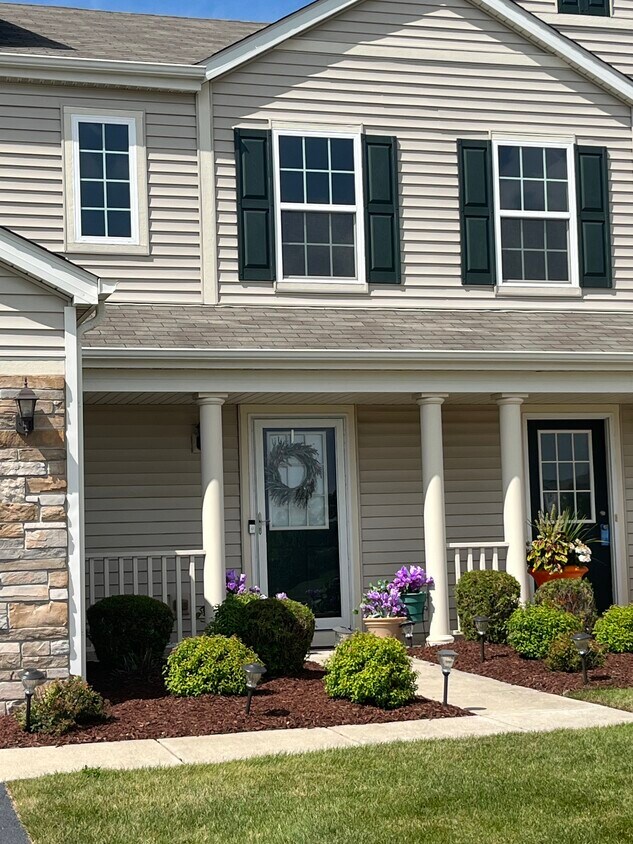 Foto principal - 13628 Golden Grove Ave
