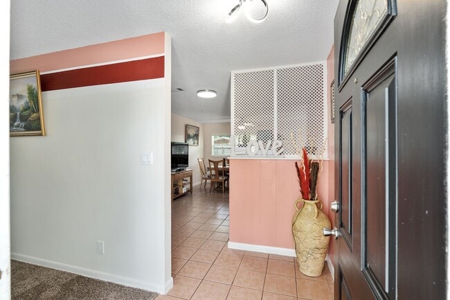 Building Photo - Beautiful 4/3 home With Attached Mother In...