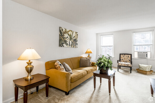 1 BR, 1 BA - 670 SF - Naylor Gardens