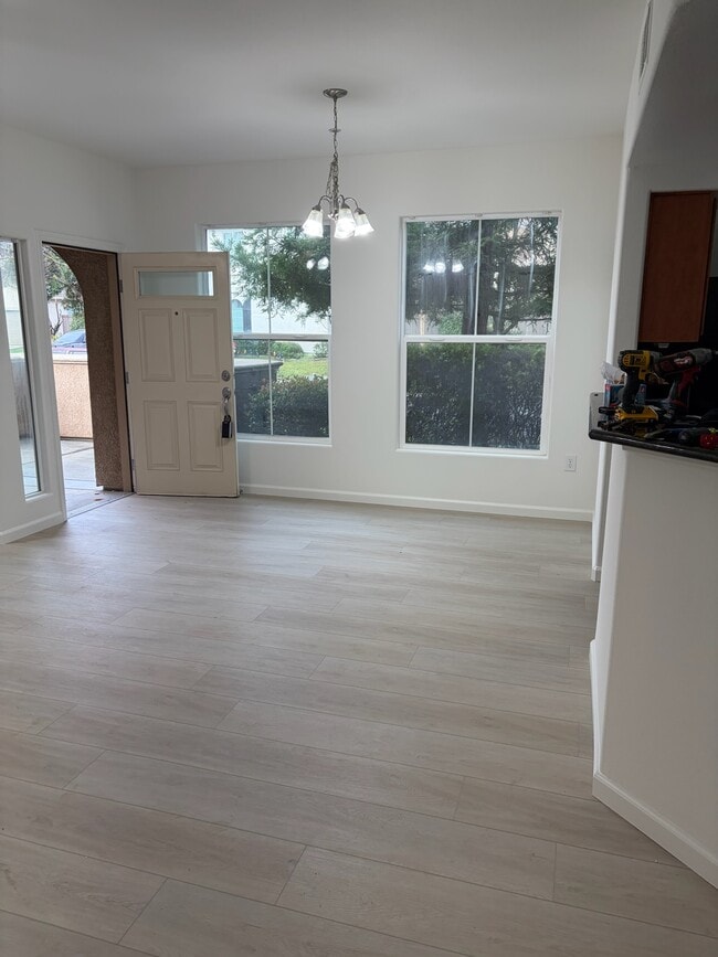 Foto del edificio - 5350 Dunlay Dr