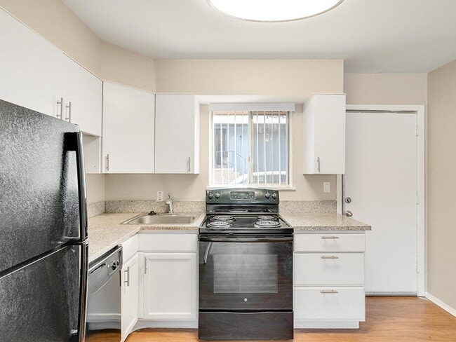 Building Photo - Bella Vista