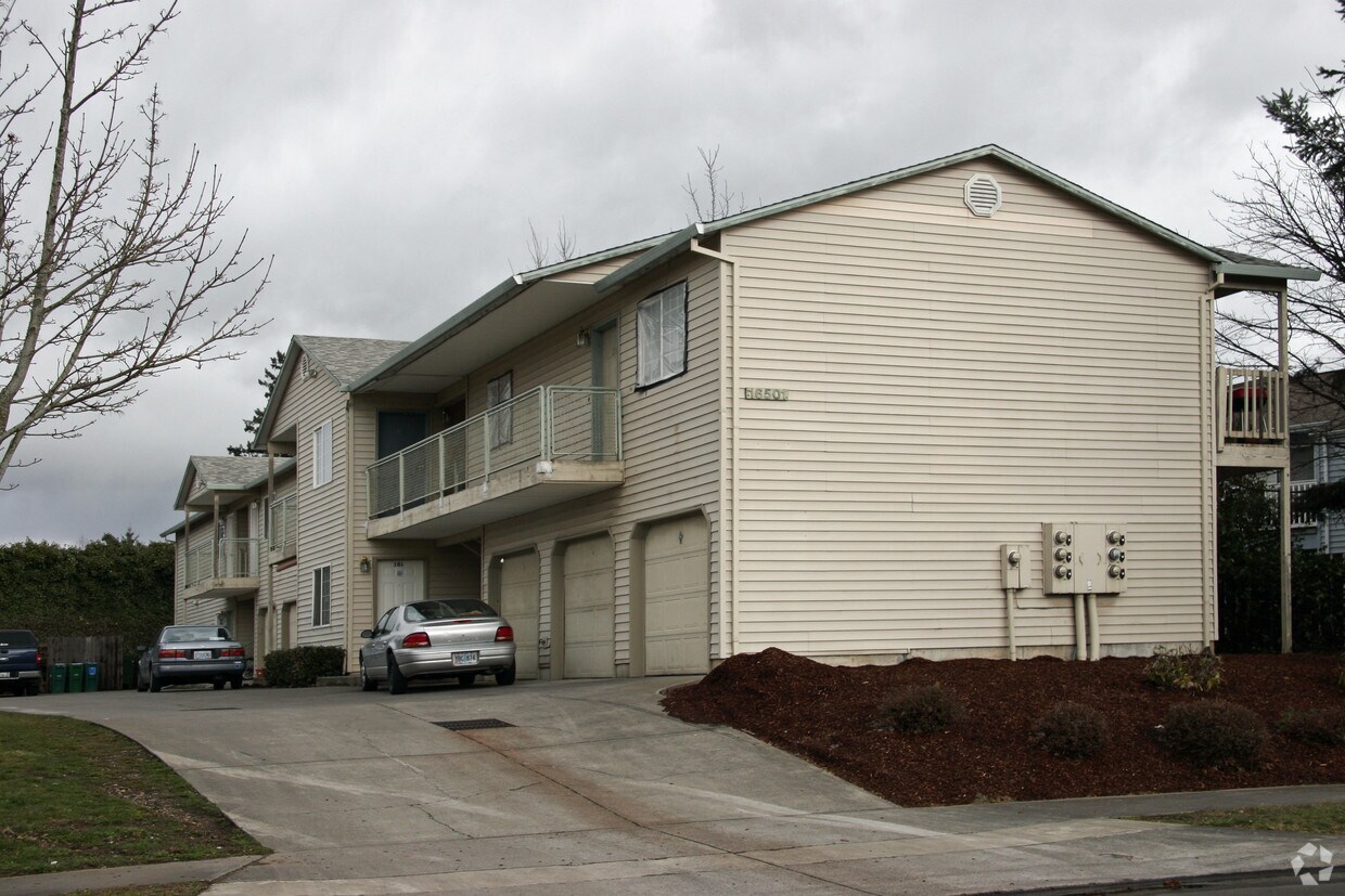 Primary Photo - 16501 NE Russell St