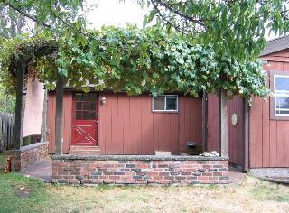 Building Photo - Lovely Gem of a Home