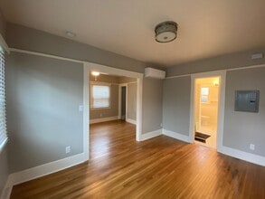 Building Photo - 3075 Lincoln Ave