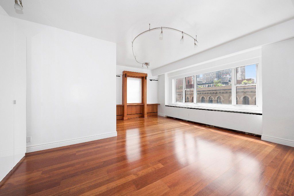 Primary Photo - 60 E 8th St