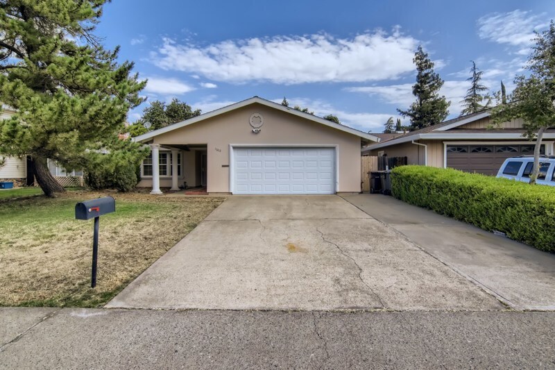 Primary Photo - 1632 Klamath River Drive