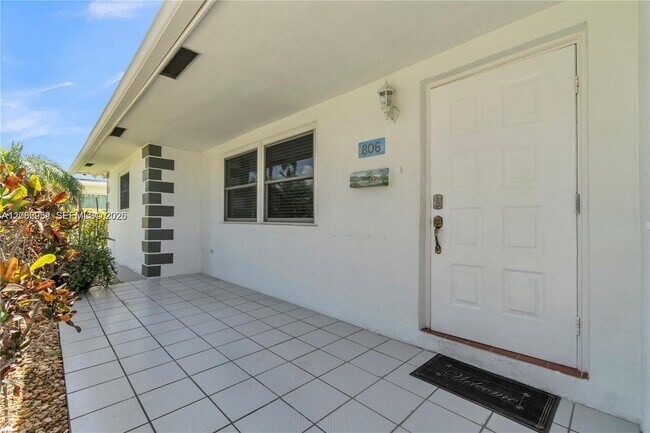 Foto del edificio - 806 NE 4th St